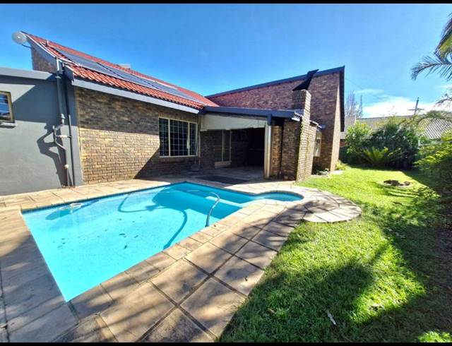 3 BEDROOM HOUSE FOR SALE IN SINOVILLE